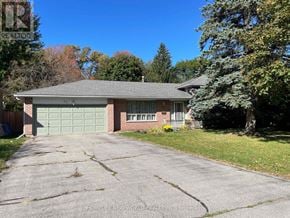 East Gwillimbury (Holland Landing) apartment for rent - A house with a garage is for sale.