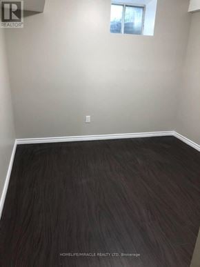 Barrie (Northwest) apartment for rent - A room with a wooden floor and a window.