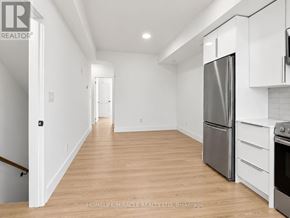 Niagara Falls (Oldfield) townhouse for rent - A kitchen with a refrigerator, oven, and cabinets.