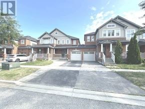 Richmond Hill (Oak Ridges) townhouse for rent - A house with a driveway in front of it.