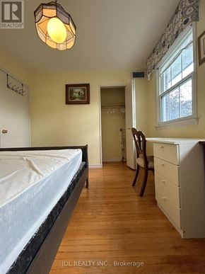 Toronto (Parkwoods-Donalda) apartment for rent - A bedroom with a bed, desk, and chair.