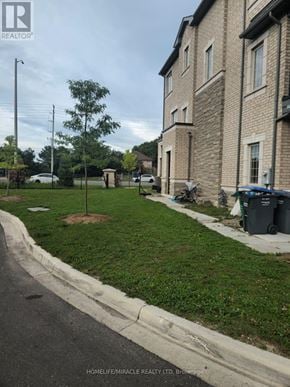 Brampton (Credit Valley) townhouse for rent - A residential area with a house and a tree in the front yard.