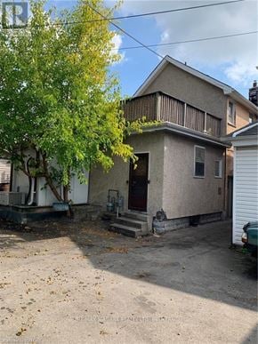 Welland (Welland Downtown) apartment for rent - A house with a tree in front of it.