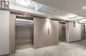 Mississauga (Central Erin Mills) condo for rent - A hallway with a carpeted floor and a sign that says REALTY.