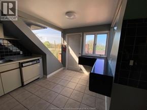 Windsor apartment for rent - A kitchen with tile flooring and a window seat.