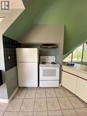 Windsor apartment for rent - A kitchen with a white refrigerator and stove.