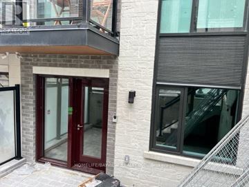 Toronto (L'amoreaux) townhouse for rent - A building with a red door and a window with blinds.