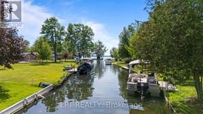 Georgina (Keswick North) duplex for rent - A canal with boats and houses on the side.