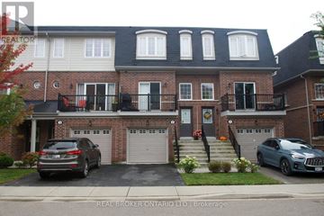 Mississauga (Lakeview) townhouse for rent - A house with a car parked in front of it.