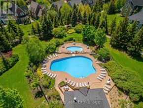Blue Mountains apartment for rent - A large backyard with a pool and a deck.