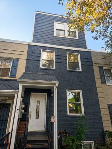 Washington apartment for rent - A blue house with a white door and windows.