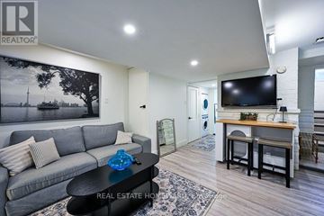 Toronto (South Riverdale) apartment for rent - LOWER - 145 BOSTON AVENUE Lower