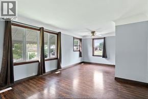 Windsor apartment for rent - A room with wooden floors and a ceiling fan.
