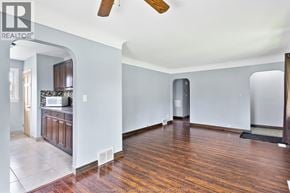 Windsor apartment for rent - A large empty room with wooden floors and a ceiling fan.