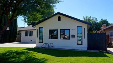 Northridge house for rent - 19146 Schoenborn St