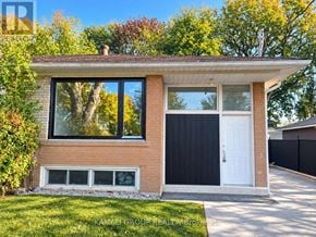 Newmarket (Bristol-London) apartment for rent - A house with a white garage door and a brick facade.