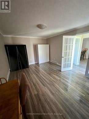 Welland (N. Welland) apartment for rent - A room with wooden flooring and a white door.