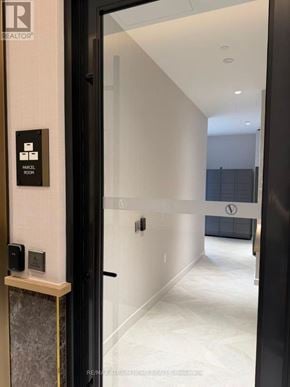 Vaughan (Vaughan Corporate Centre) condo for rent - A hallway with a sign that says "parcel room".