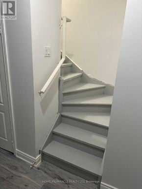 Brampton (Credit Valley) apartment for rent - A staircase with a white railing and steps.