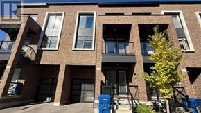 Vaughan (Beverley Glen) townhouse for rent - A building with a tree in front of it.