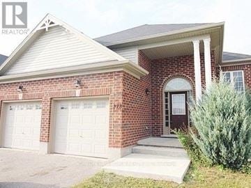 Barrie (Georgian Drive) apartment for rent - A brick house with a white garage door and a brown door.