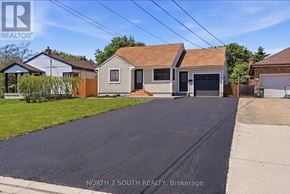 Hamilton (Stoney Creek) apartment for rent - A residential area with houses and a driveway in front of them.