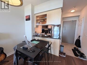 Oakville (Ro River Oaks) condo for rent - A kitchen area with a table and chairs.