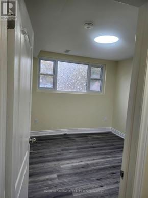 Barrie (Cundles East) apartment for rent - A room with a window and a wooden floor.