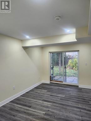 Barrie (Cundles East) apartment for rent - A room with a sliding glass door leading to a backyard.