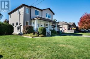 Mississauga (Cooksville) apartment for rent - A house with a lawn in front of it.