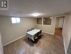 Mississauga (Erindale) apartment for rent - A room with a table and chairs in it.