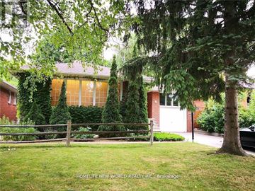 Toronto (Bayview Village) apartment for rent - A house with a red brick exterior and ivy growing on it.