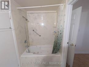 Toronto (L'amoreaux) townhouse for rent - A small bathroom with a bathtub and a shower.