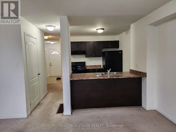 Innisfil (Alcona) townhouse for rent - A kitchen area with a counter and cabinets.