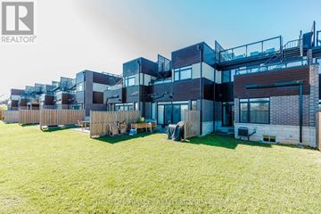 Hamilton (Stoney Creek) townhouse for rent - A modern house with a large lawn in front.