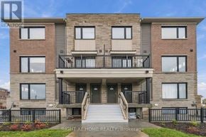 Ottawa townhouse for rent - A multi-story residential building with a balcony on the second floor.