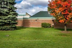 Toronto (Woburn) apartment for rent - A building with a green roof and a sign that says "Pellissippi State" on it.