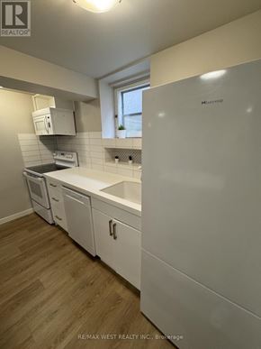Toronto (Yorkdale-Glen Park) duplex for rent - B2 - 35 LILYWOOD ROAD B2
