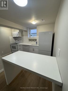 Toronto (Yorkdale-Glen Park) duplex for rent - B2 - 35 LILYWOOD ROAD B2