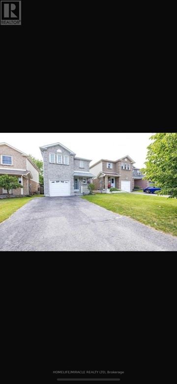 Oshawa (Mclaughlin) apartment for rent - A residential area with houses and a driveway.