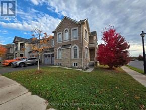 Newmarket (Stonehaven-Wyndham) apartment for rent - A house with a tree in front of it.