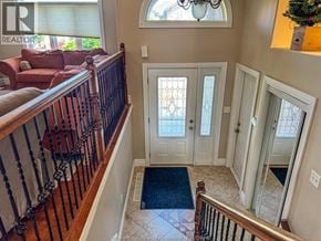 Windsor apartment for rent - A foyer with a staircase and a glass door.