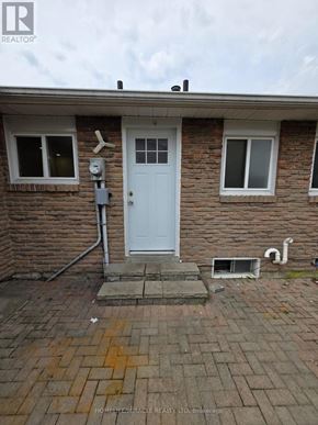 Toronto (L'amoreaux) apartment for rent - A house with a blue door and a sign that says REALTOR.