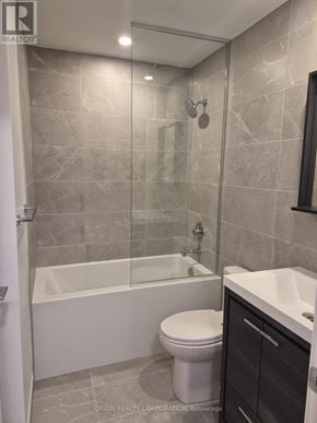 Vaughan (Vaughan Corporate Centre) condo for rent - A bathroom with a toilet, sink, and bathtub.