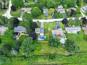 Hamilton (Freelton) apartment for rent - A bird's eye view of a neighborhood with a pool and a road.