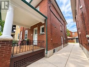 Toronto (Junction Area) apartment for rent - MAIN FLOOR - 152 MEDLAND STREET Main Floor