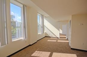 Newark apartment for rent - Living Room with carpet
