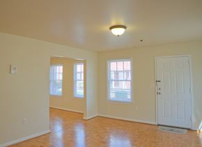 Camden apartment for rent - Living room with view of front door