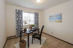 Verona apartment for rent - a dining room with a table and a chair