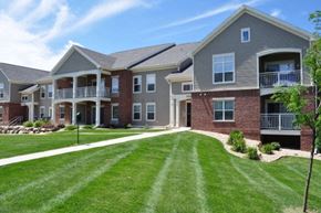 Cottage Grove apartment for rent - a large yard in front of an apartment building